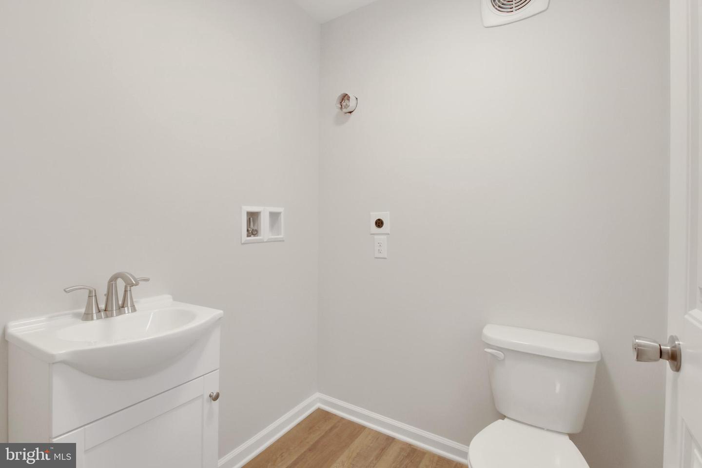 522-524 E Walnut St Property Photo 34