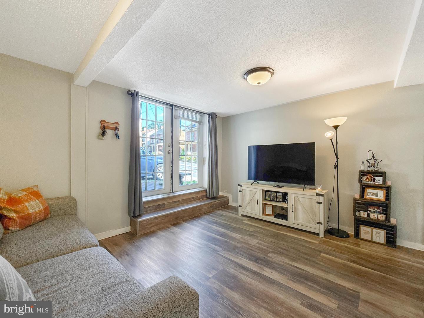 29 Main Property Photo 4