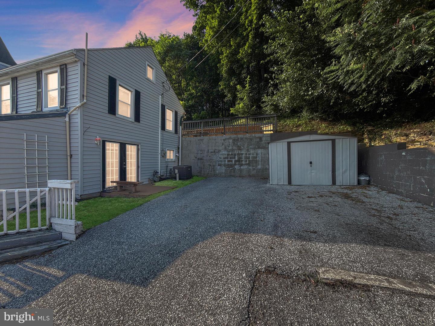 29 Main Property Photo 23