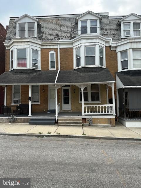 932 W COLLEGE AVE Property Photo 1
