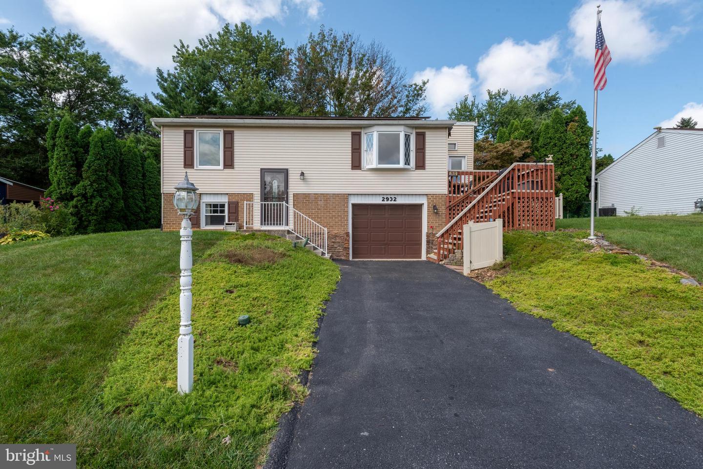 2932 Exeter Dr S Property Photo 1