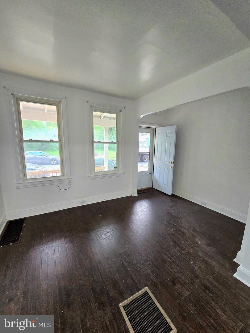 569 Smith St Property Photo 3