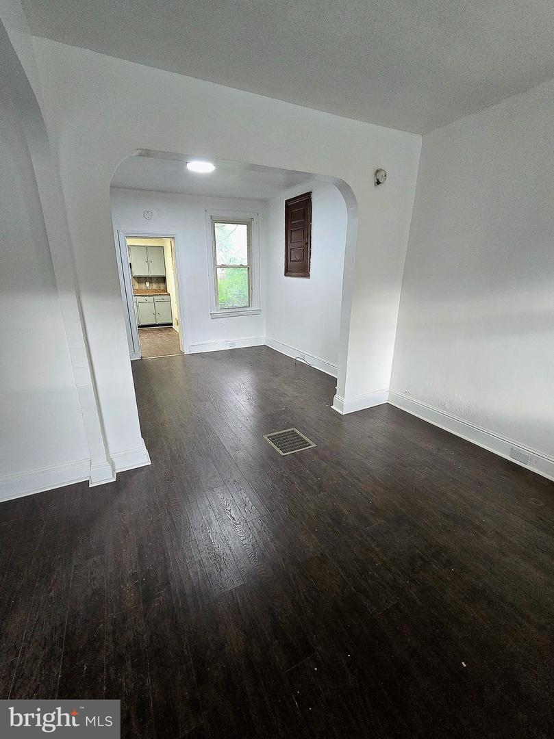 569 Smith St Property Photo 5