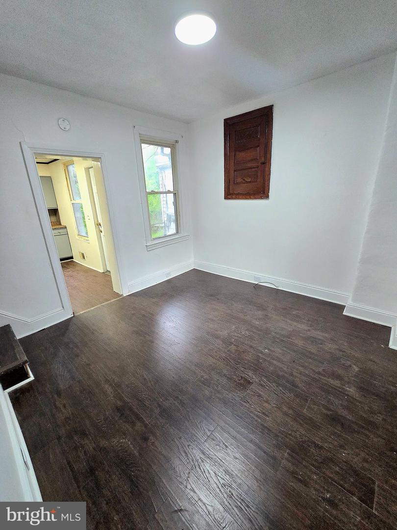 569 Smith St Property Photo 6