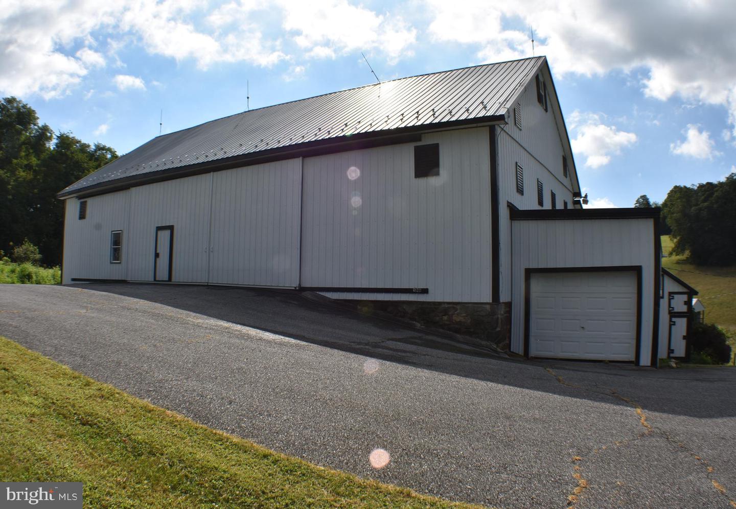 4882 Wolfgang Rd #barn & Garage Property Photo 2