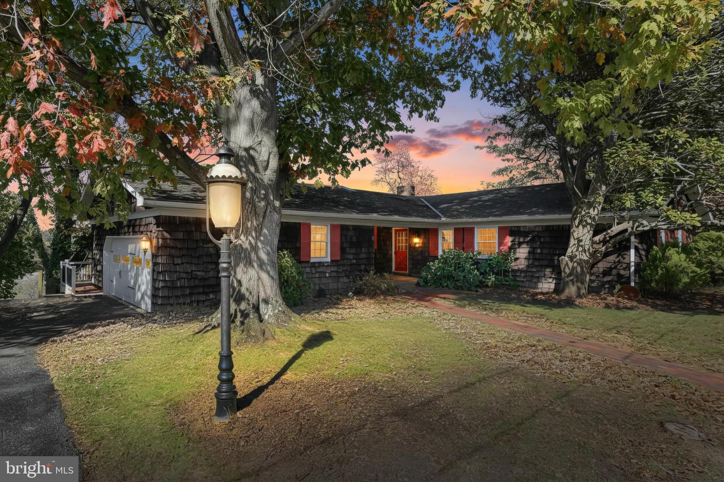 150 E Ridge Ave Property Photo 1