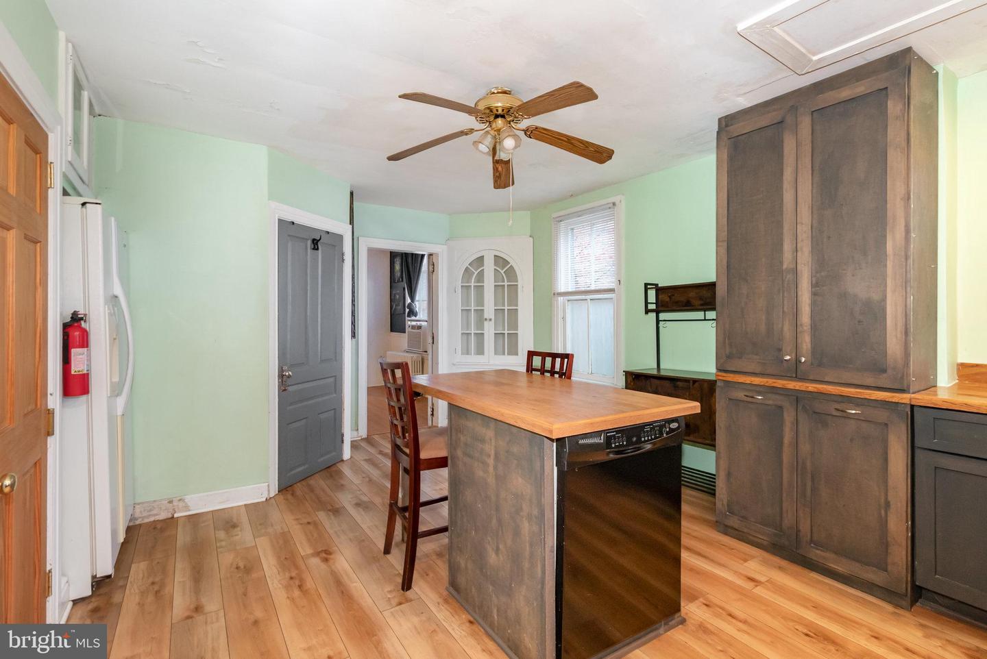 1825 W Philadelphia St Property Photo 9