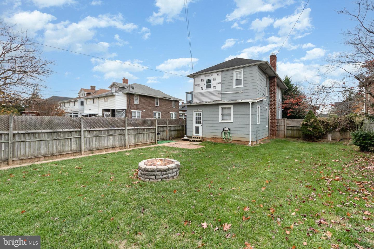 1825 W Philadelphia St Property Photo 23