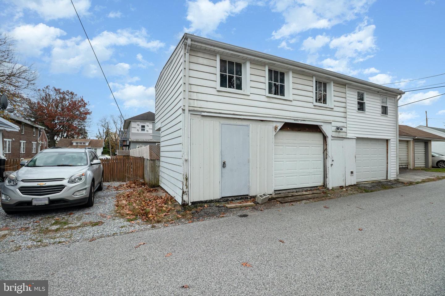 1825 W Philadelphia St Property Photo 24