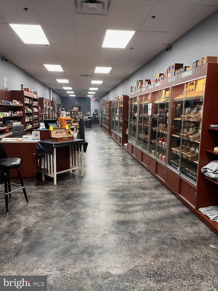 Freedom Cigars And Tobacco Property Photo 4