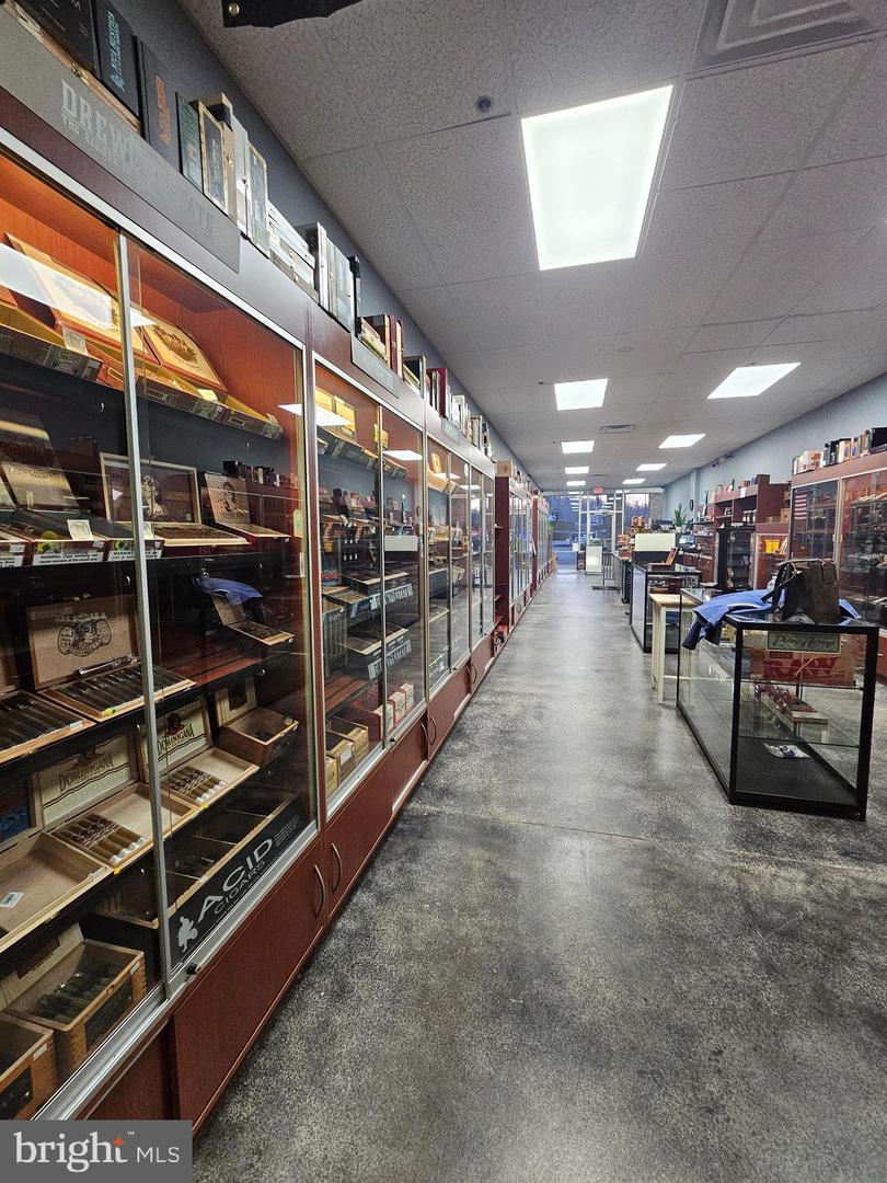 Freedom Cigars And Tobacco Property Photo 6