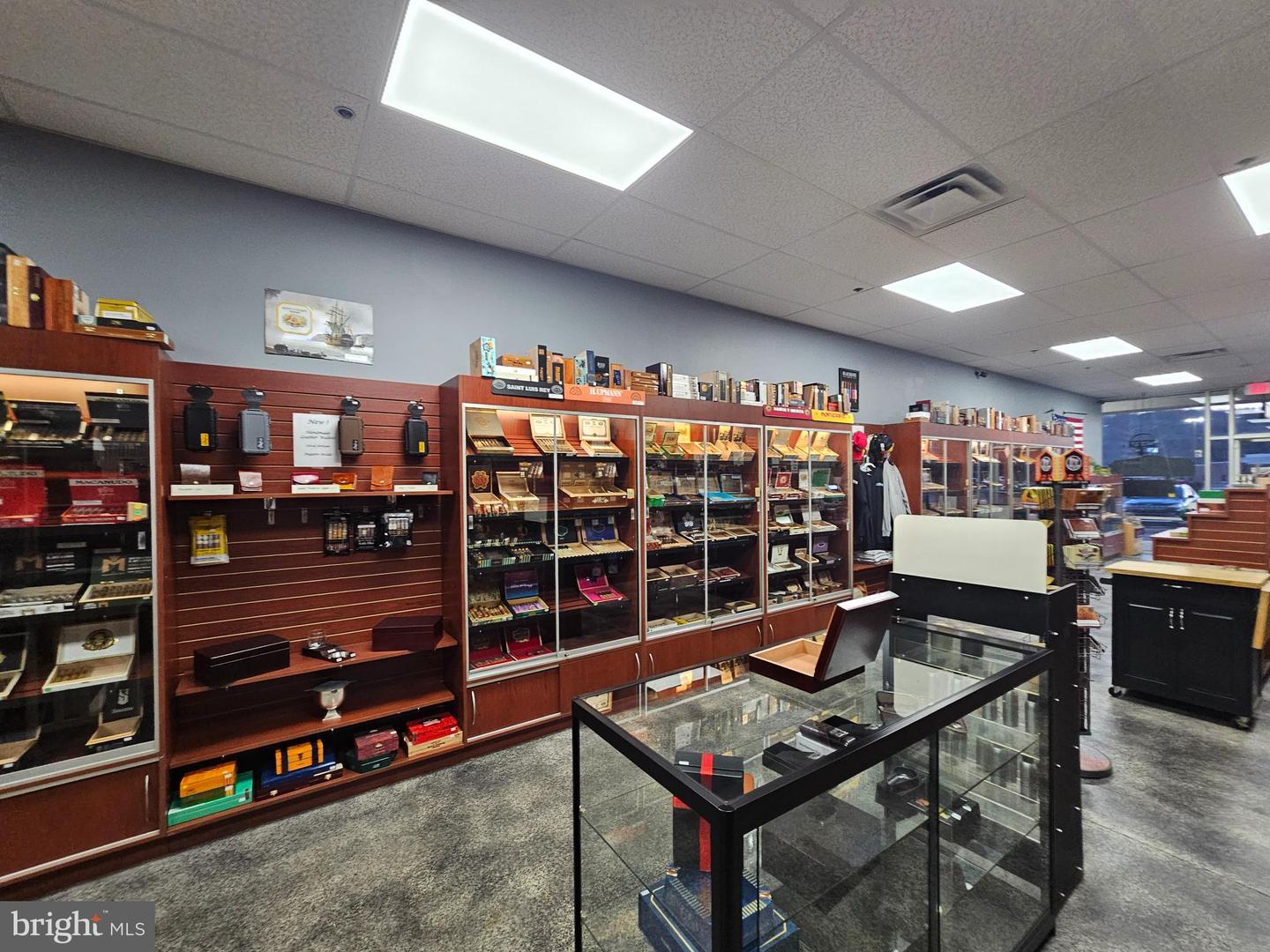 Freedom Cigars And Tobacco Property Photo 7