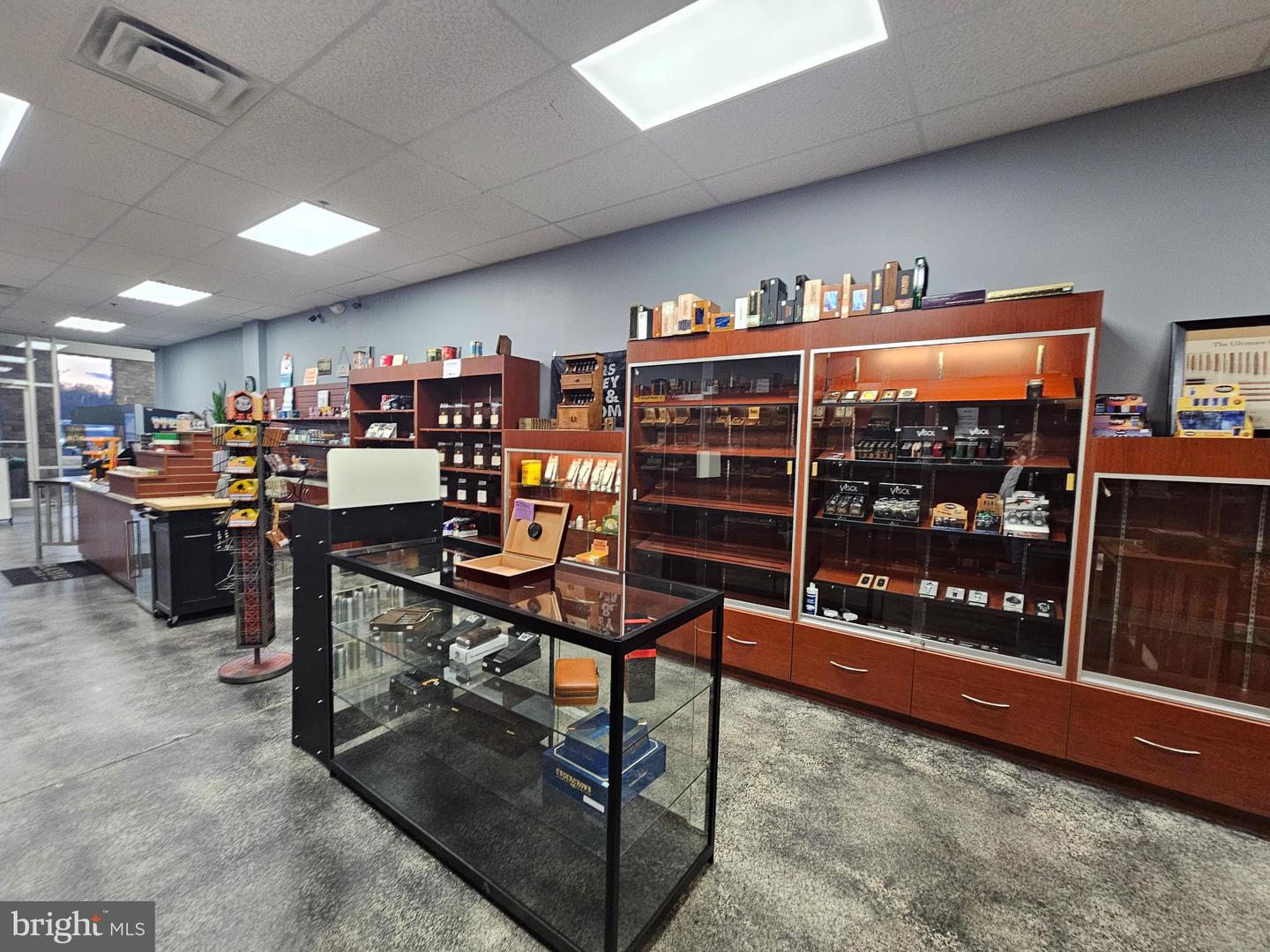 Freedom Cigars And Tobacco Property Photo 8