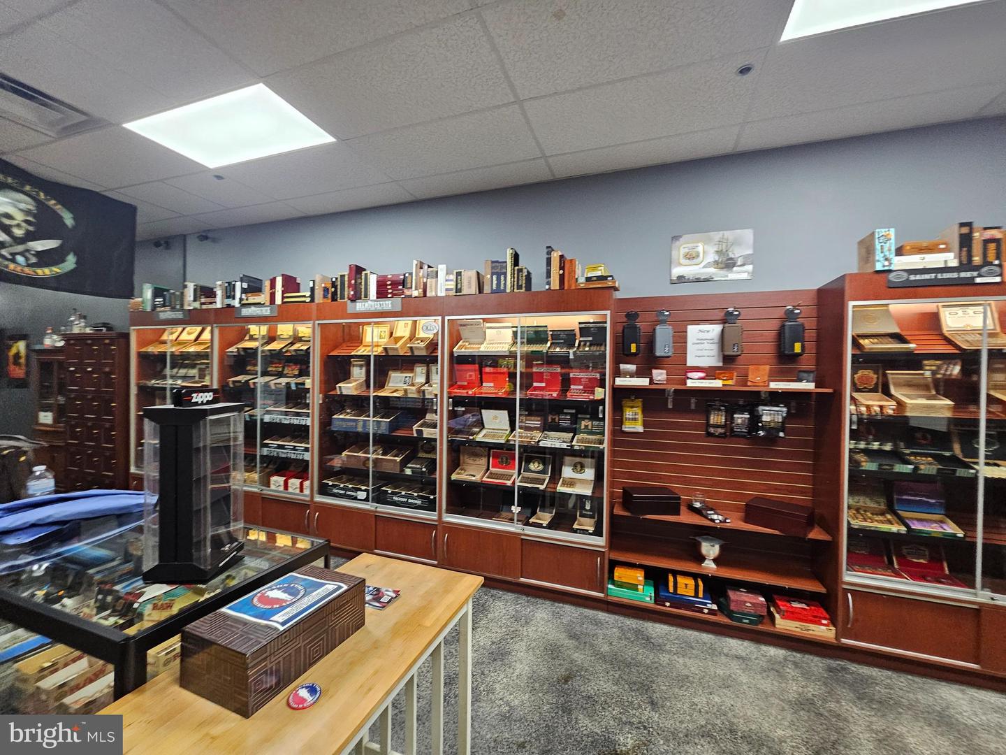 Freedom Cigars And Tobacco Property Photo 9