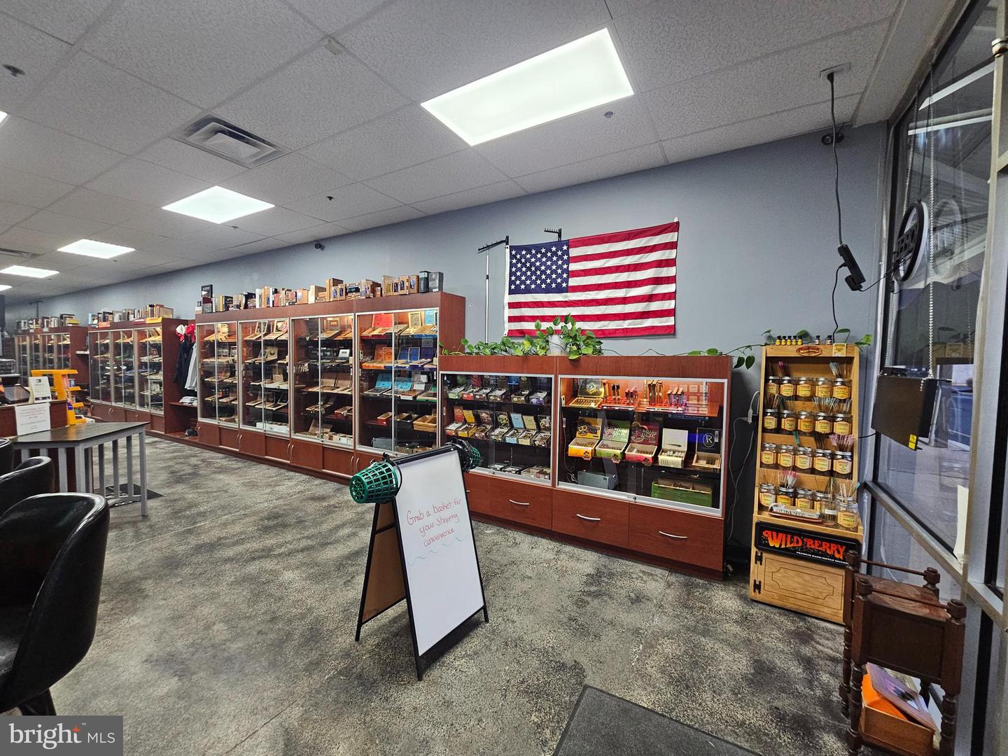 Freedom Cigars And Tobacco Property Photo 12