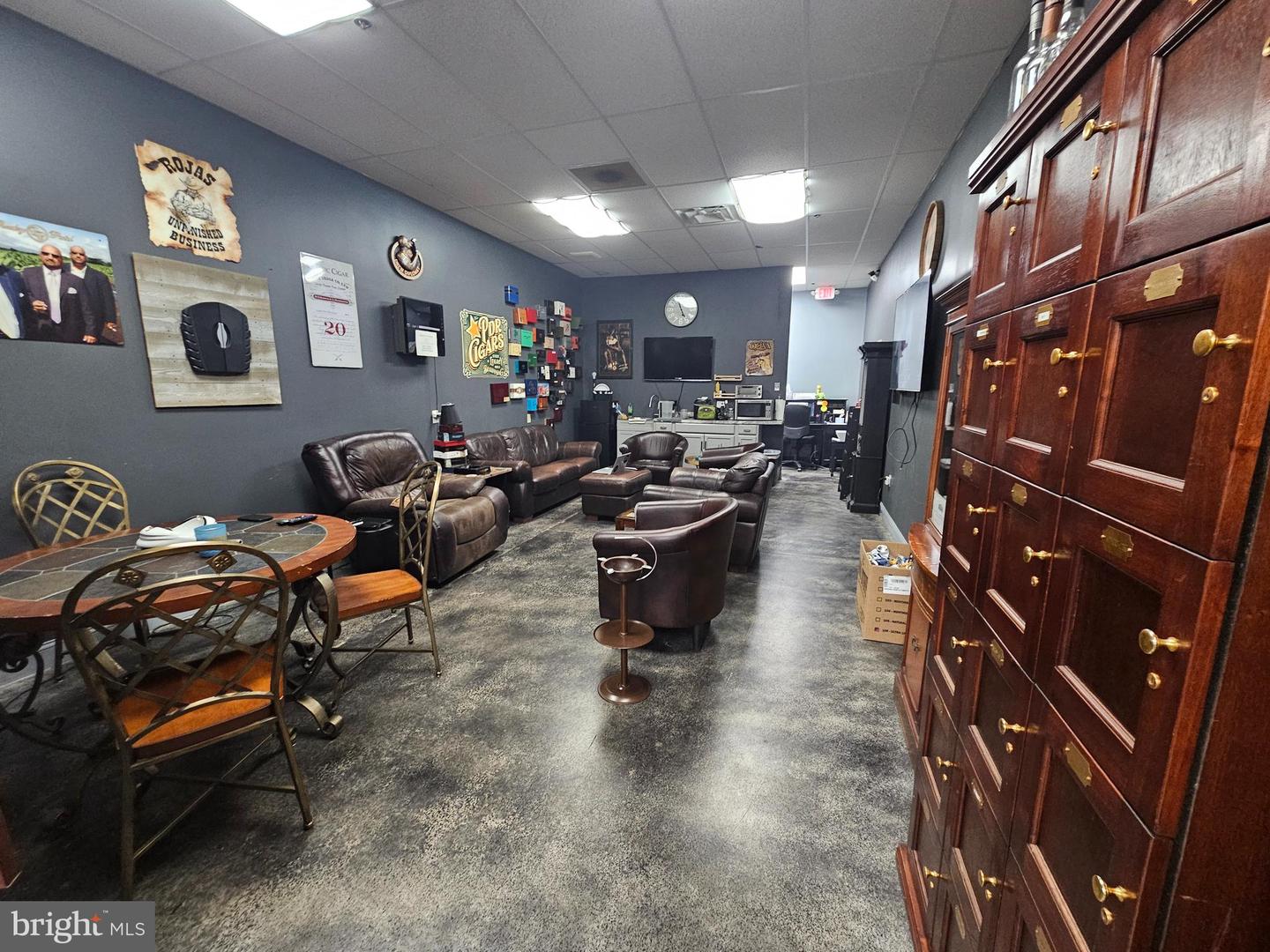 Freedom Cigars And Tobacco Property Photo 14