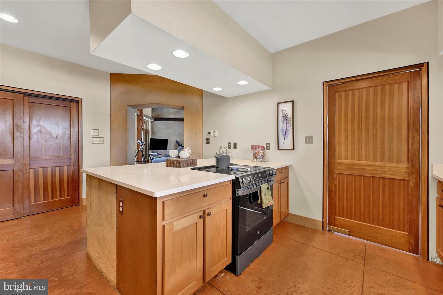 8272 Woodbine Rd Property Photo 37