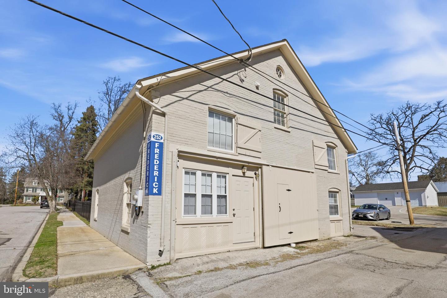252 Frederick St Property Photo 65