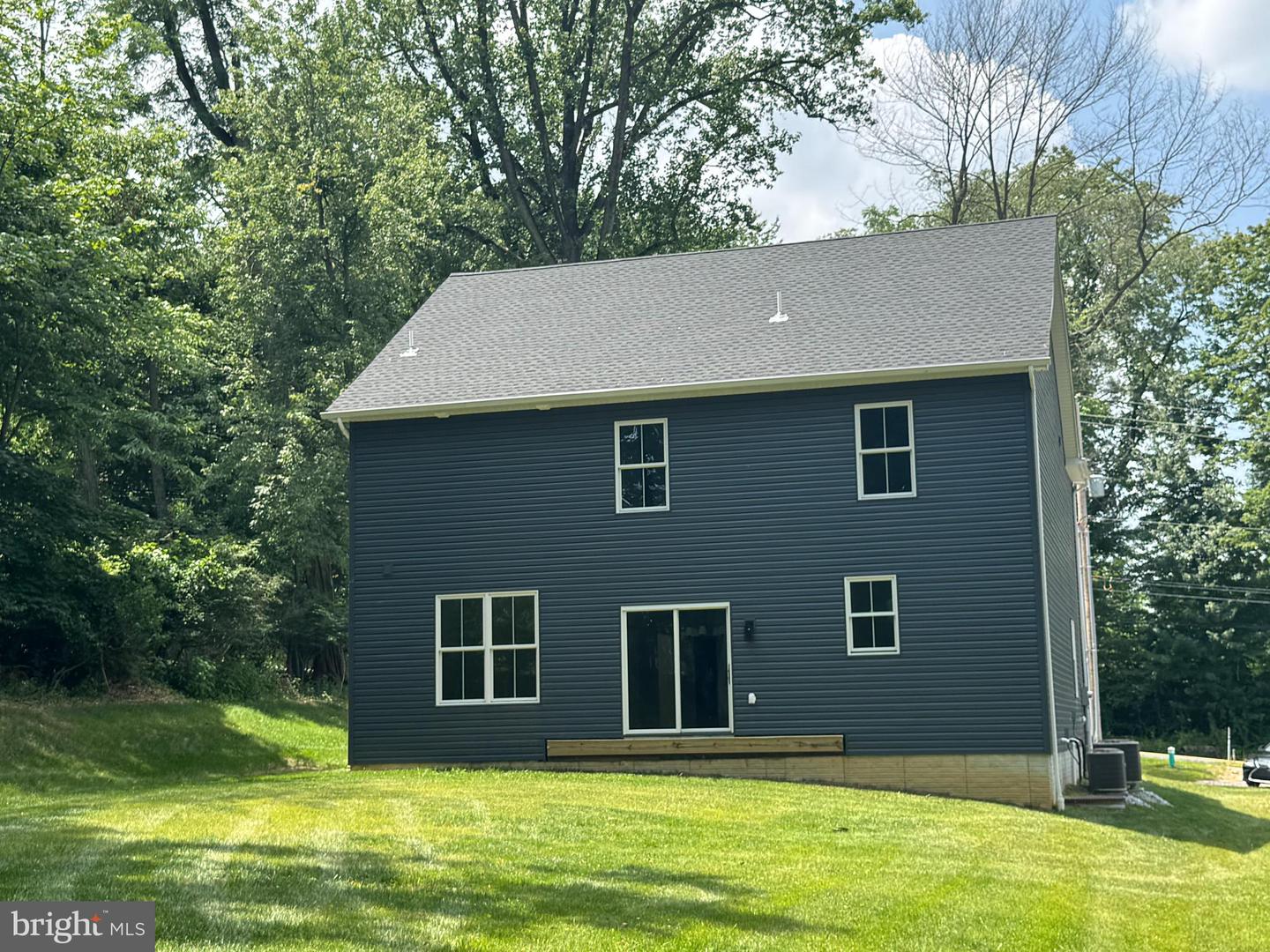 731 Locust Grove Rd Property Photo 2