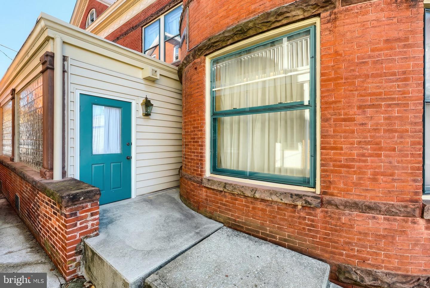 119 Baltimore St Property Photo 4