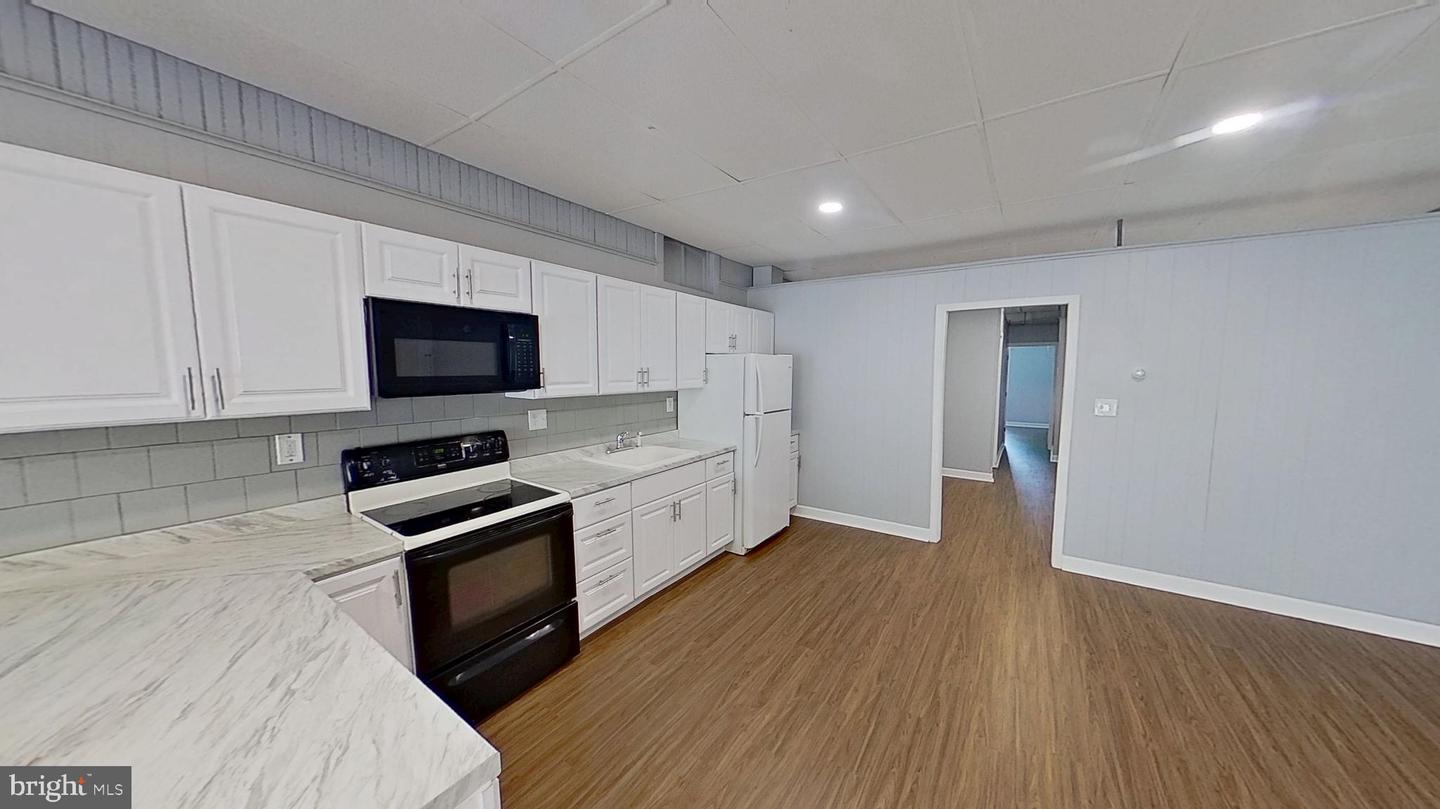121 S Main St #a Property Photo 2
