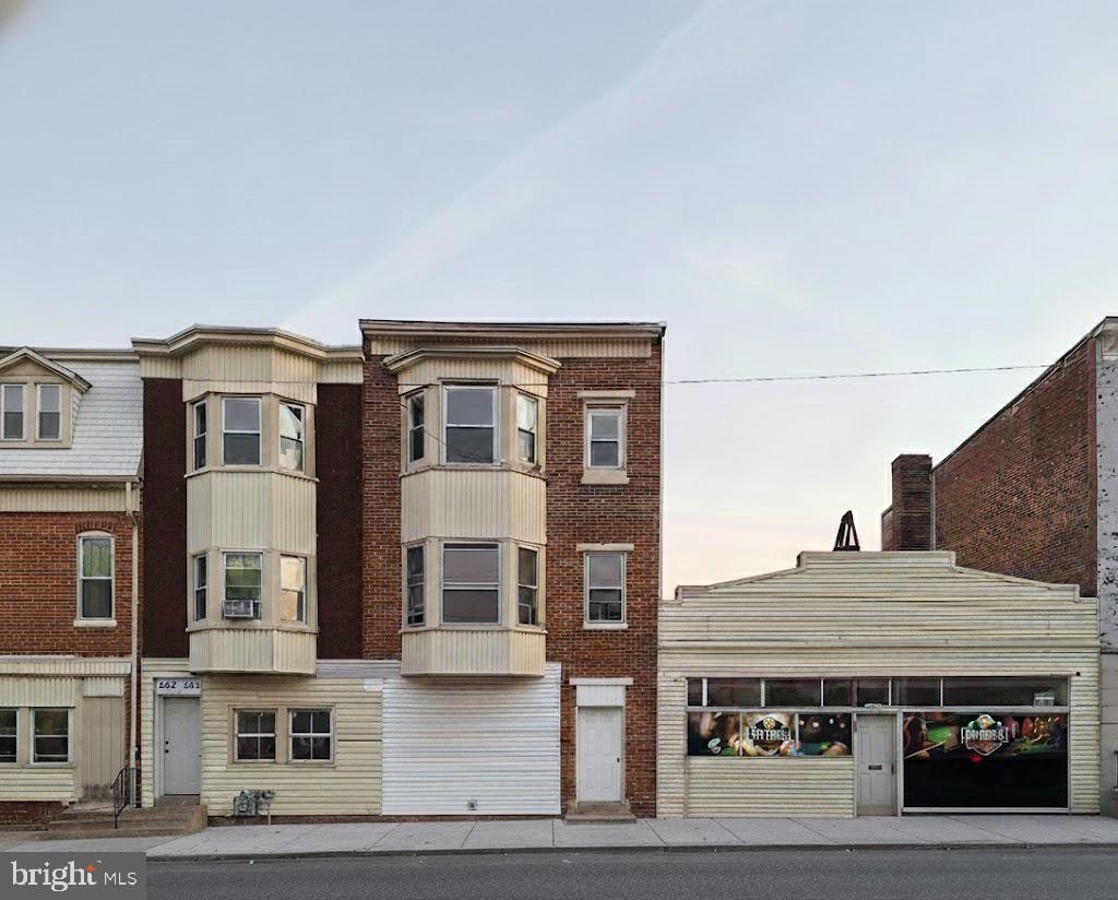 640-646 W Market St Property Photo 1
