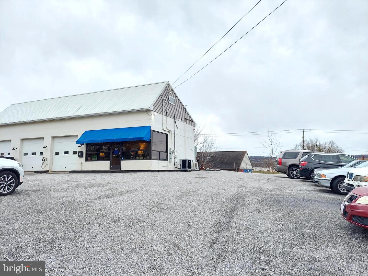 120 E Market Property Photo 4