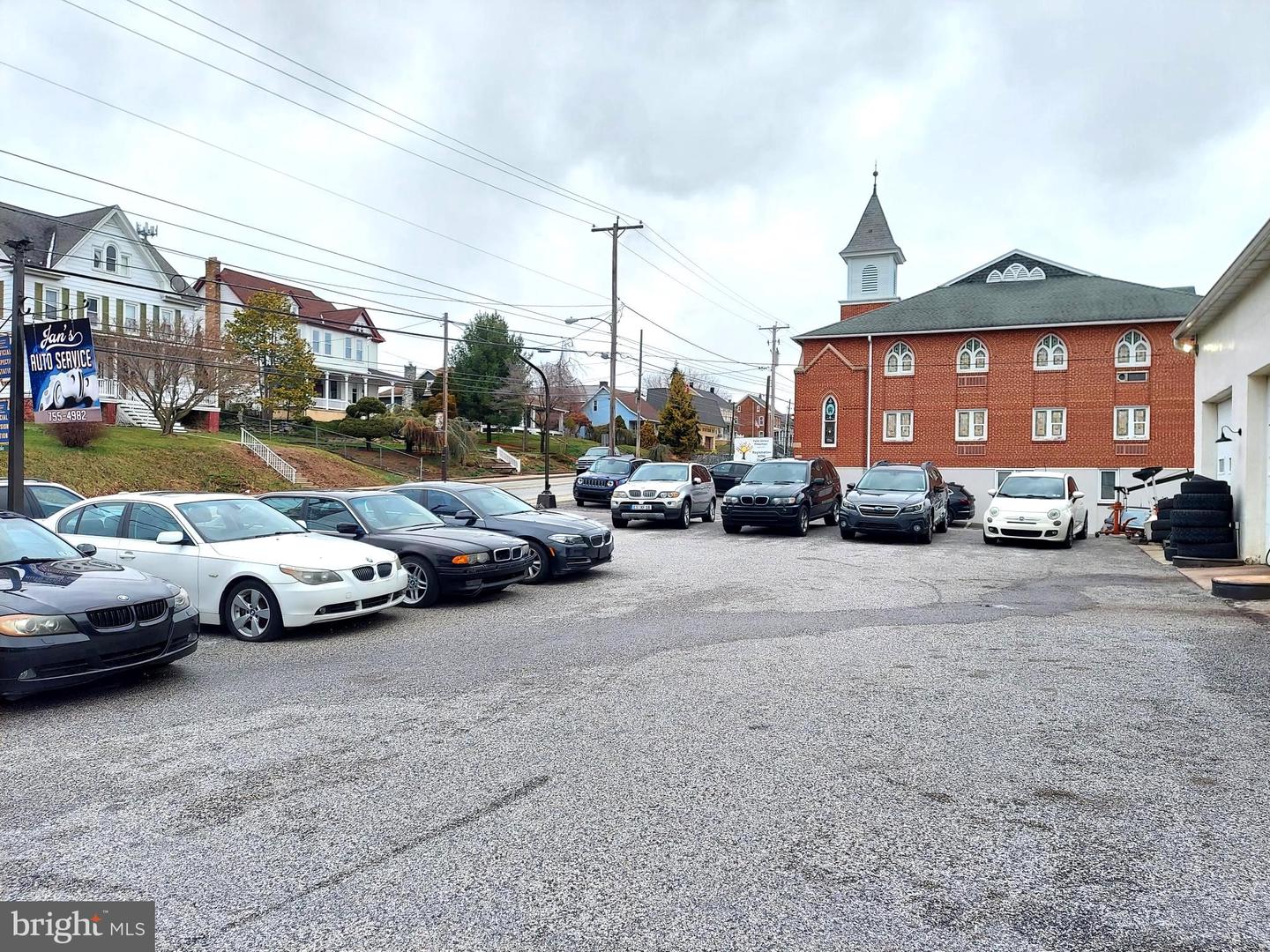 120 E Market Property Photo 7