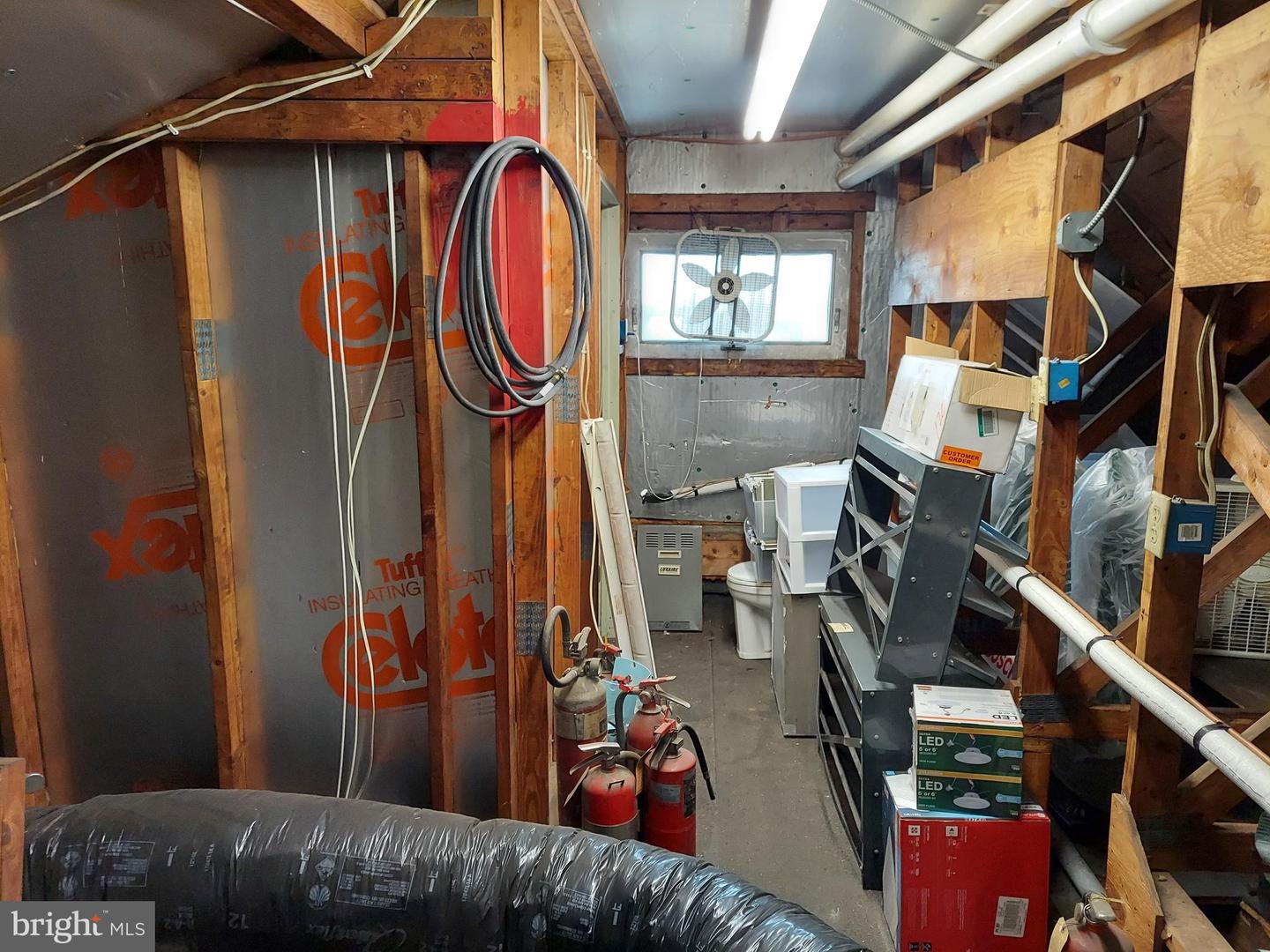 120 E Market Property Photo 17