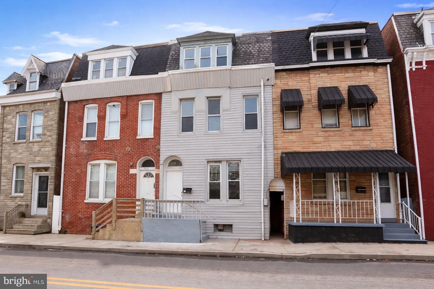 250 E COLLEGE AVE