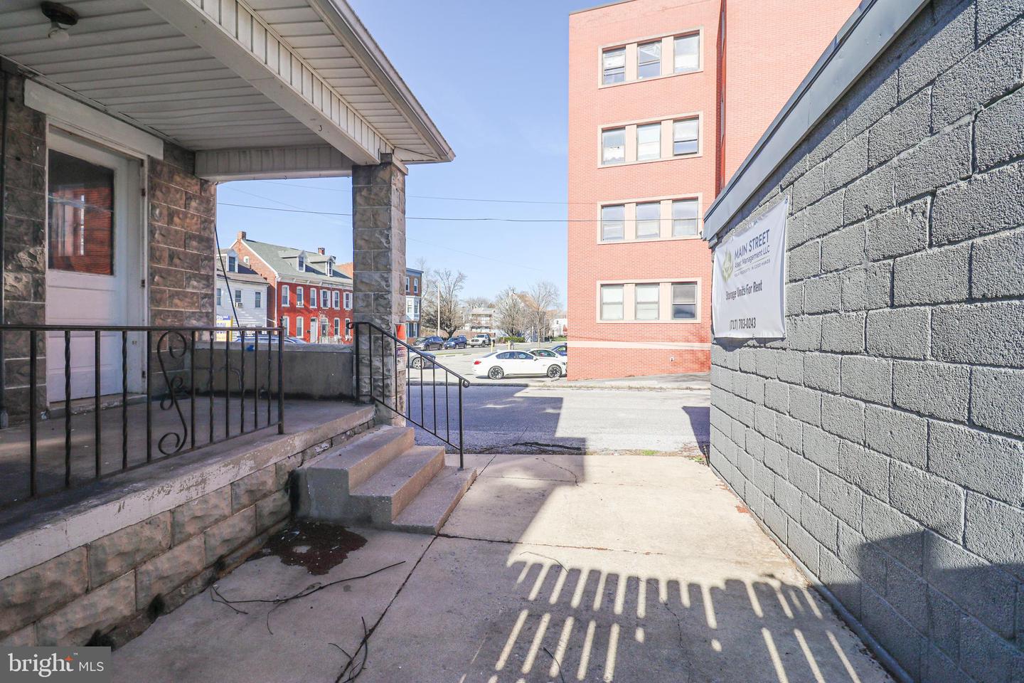 600 W College Ave Property Photo 34
