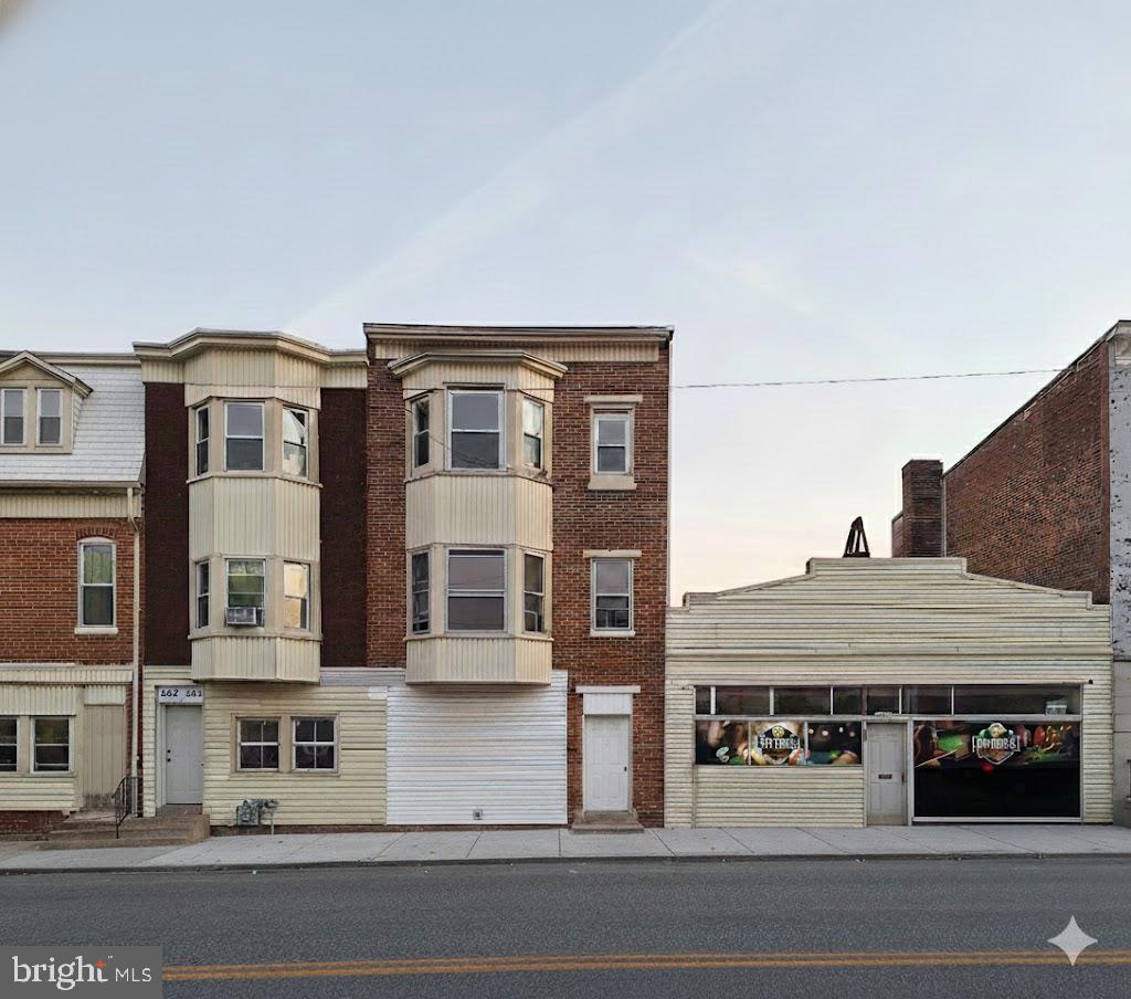 640-646 W Market St Property Photo 1
