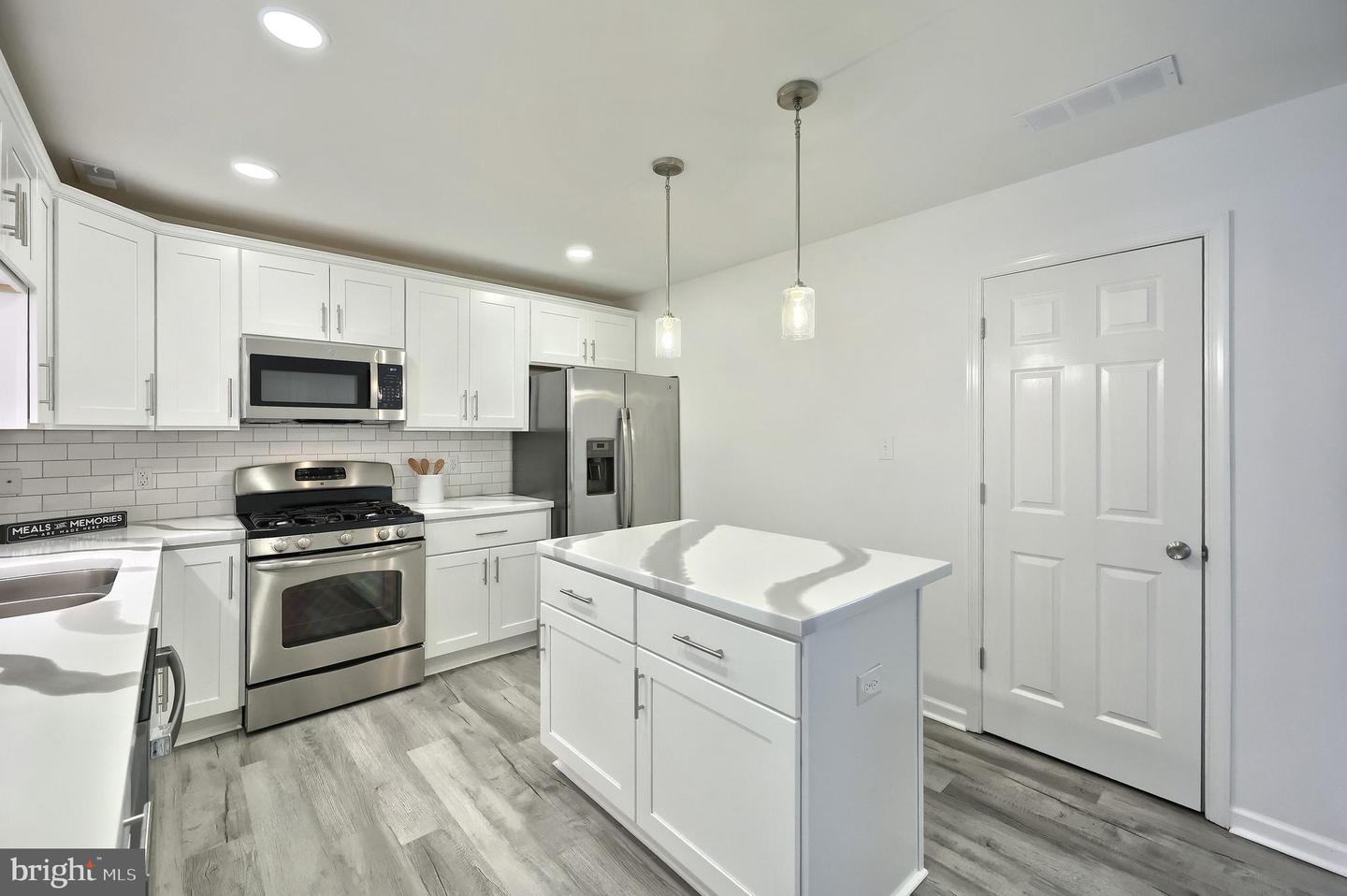 413 Springbrook Ct Property Photo 8