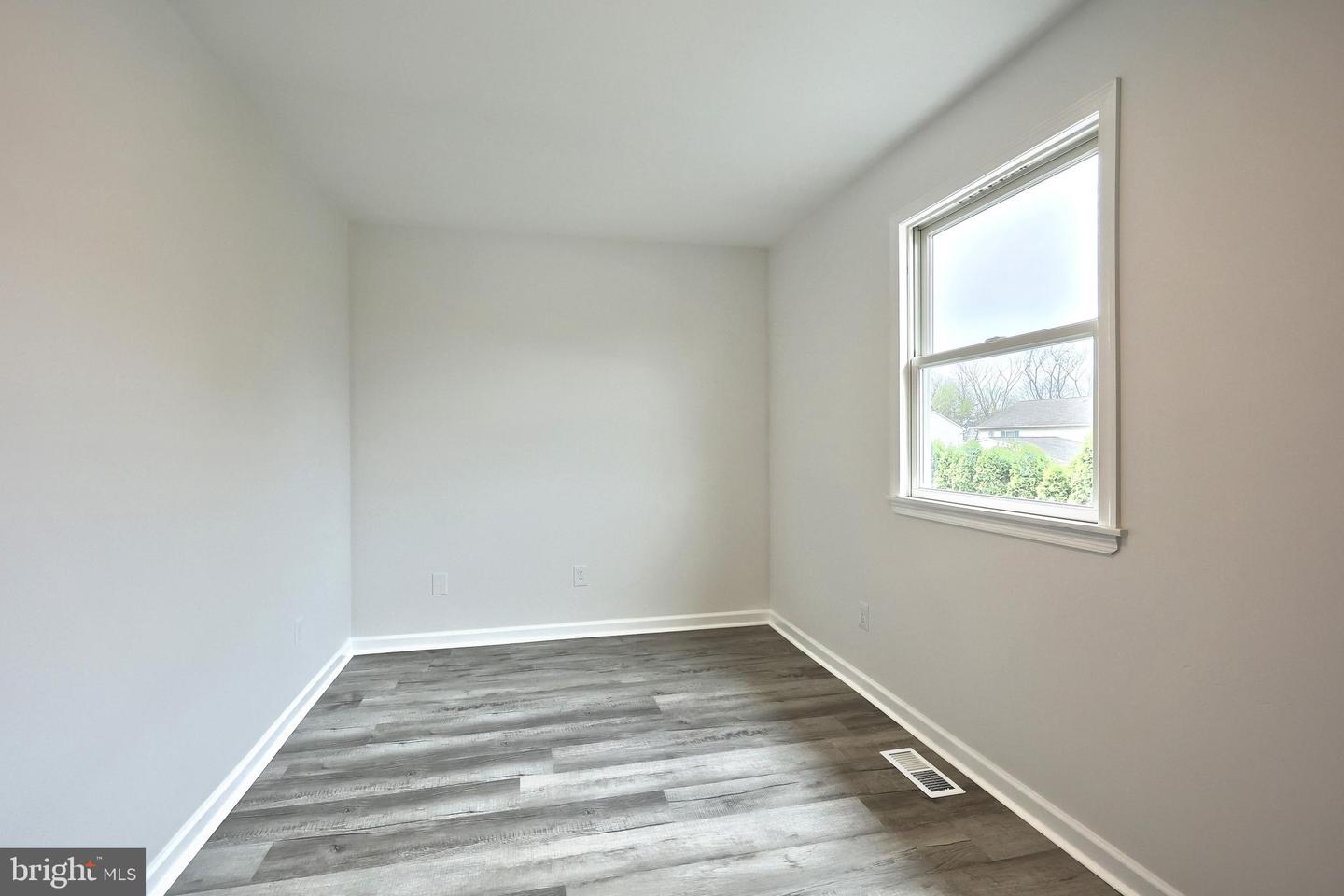 413 Springbrook Ct Property Photo 24