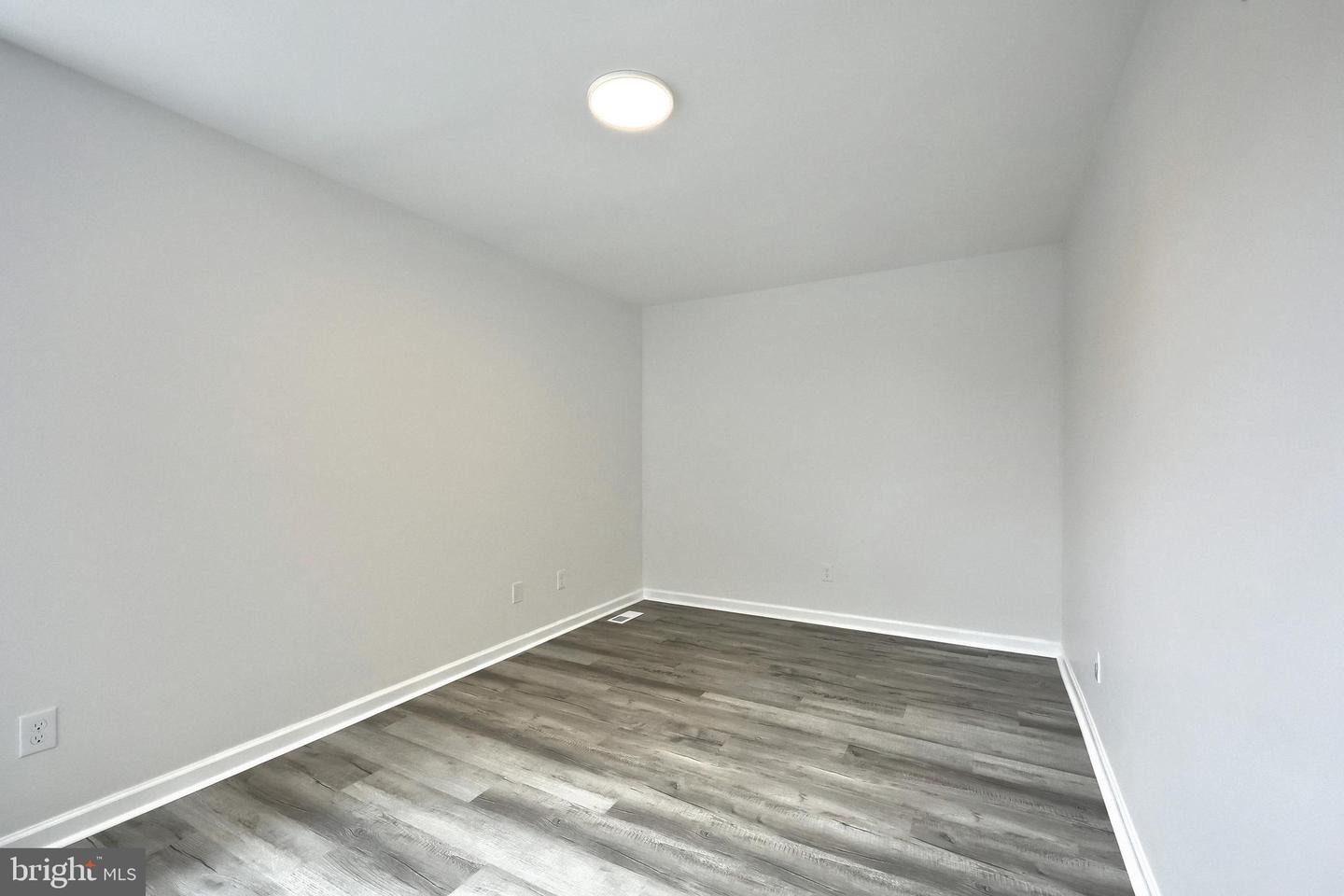 413 Springbrook Ct Property Photo 28