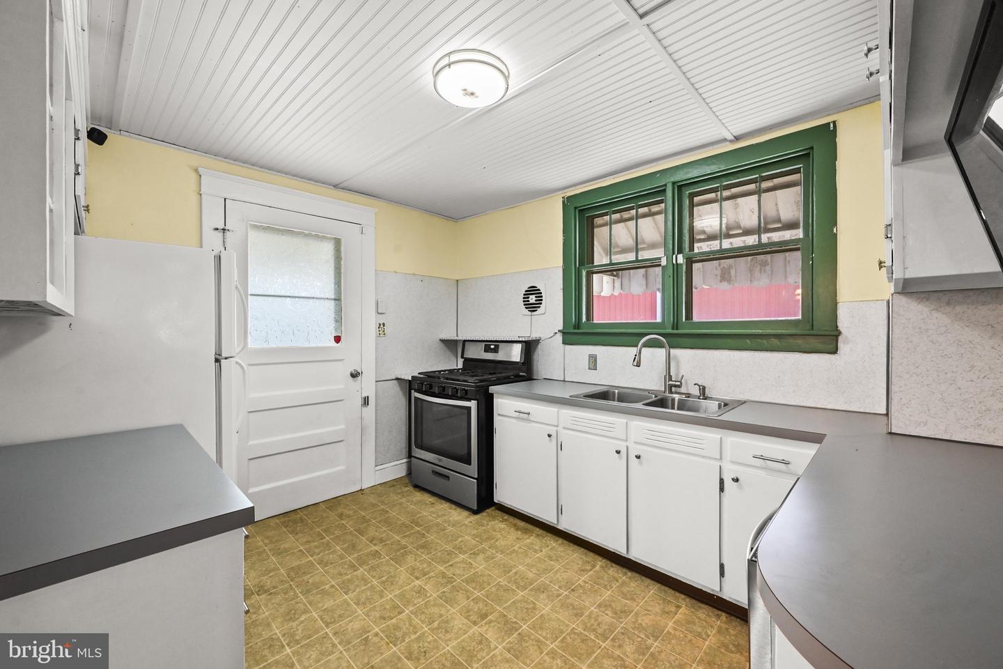 4 S Penn St Property Photo 9
