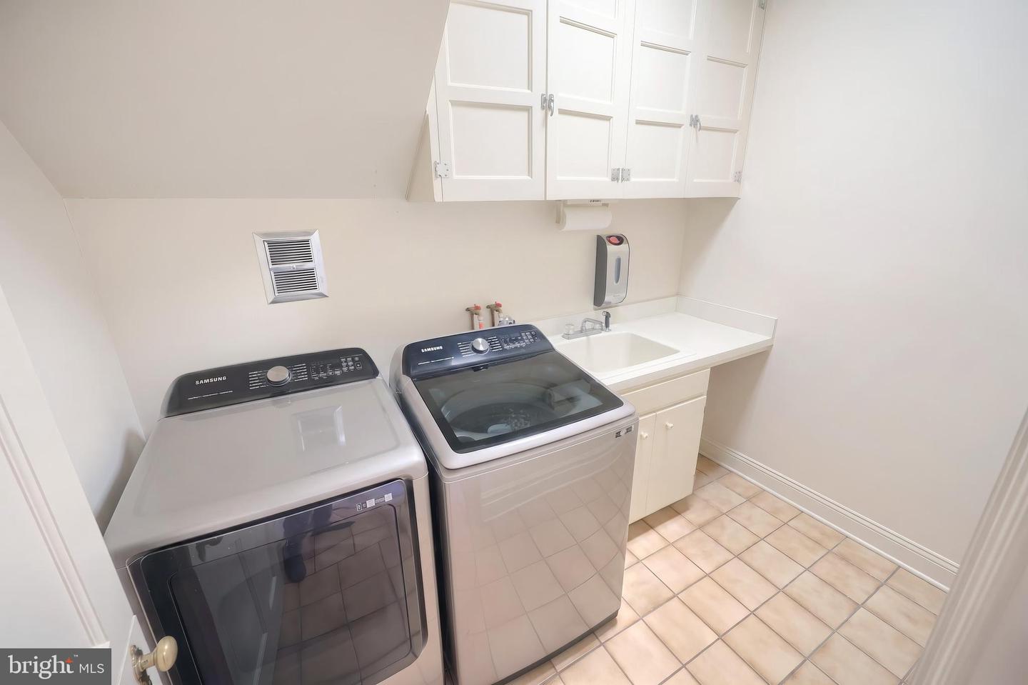 206 Eichelberger St Property Photo 23