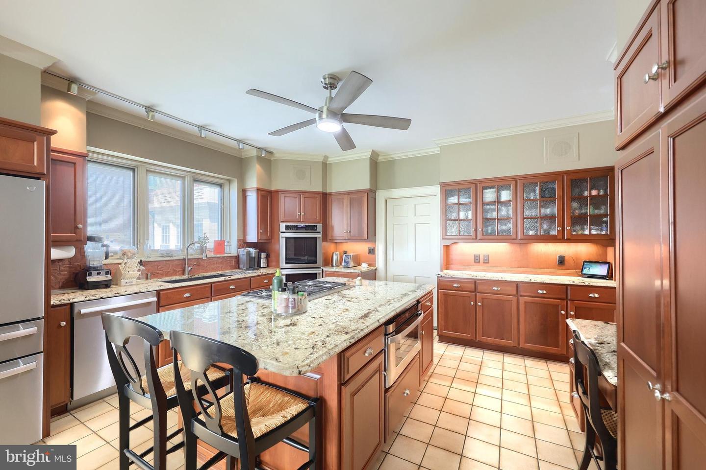 206 Eichelberger St Property Photo 27