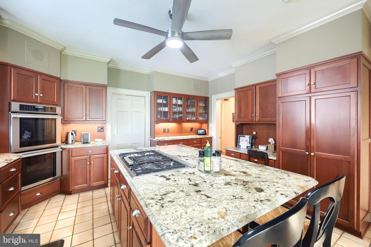 206 Eichelberger St Property Photo 28