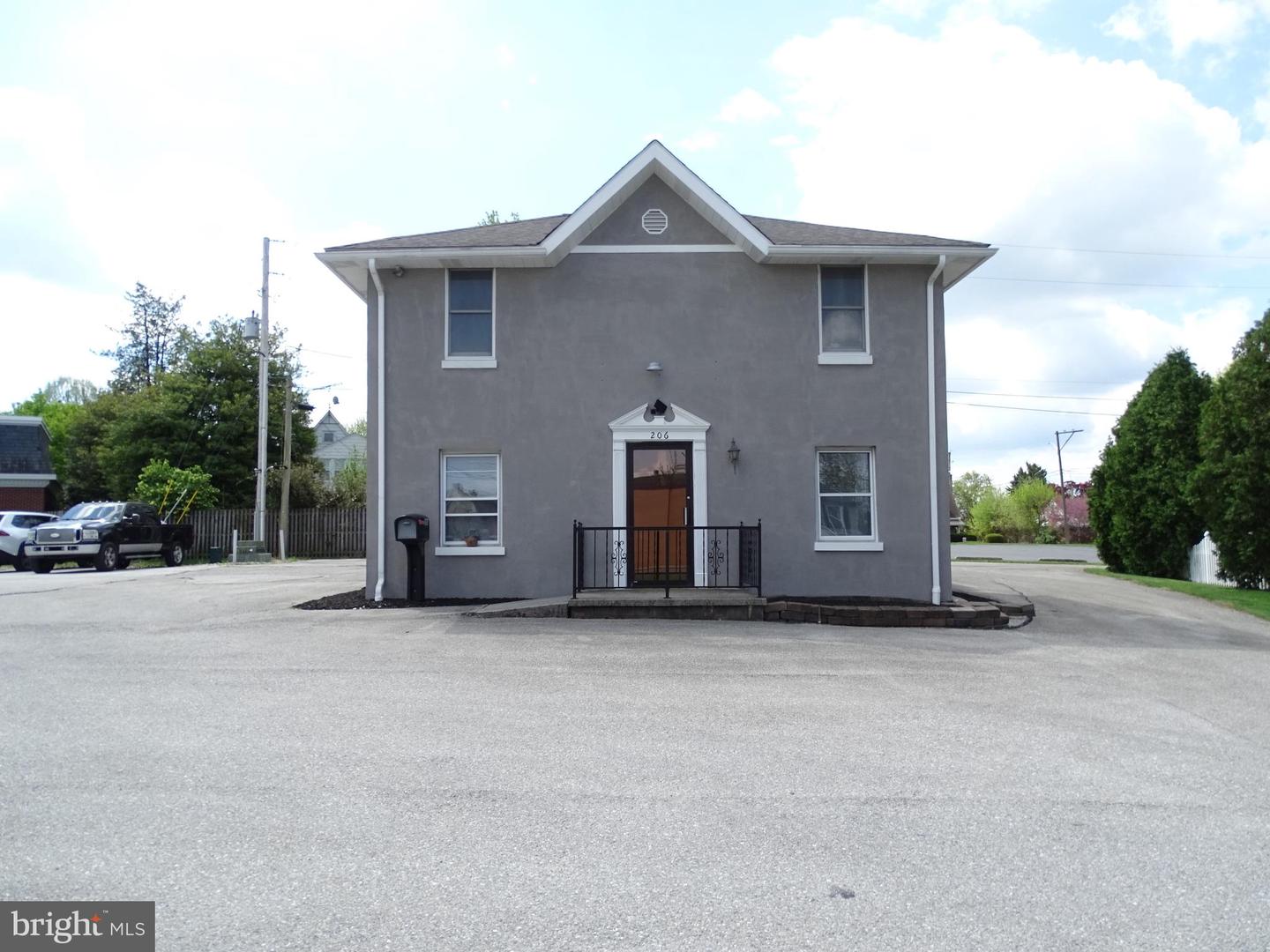 206 3rd St Property Photo 1