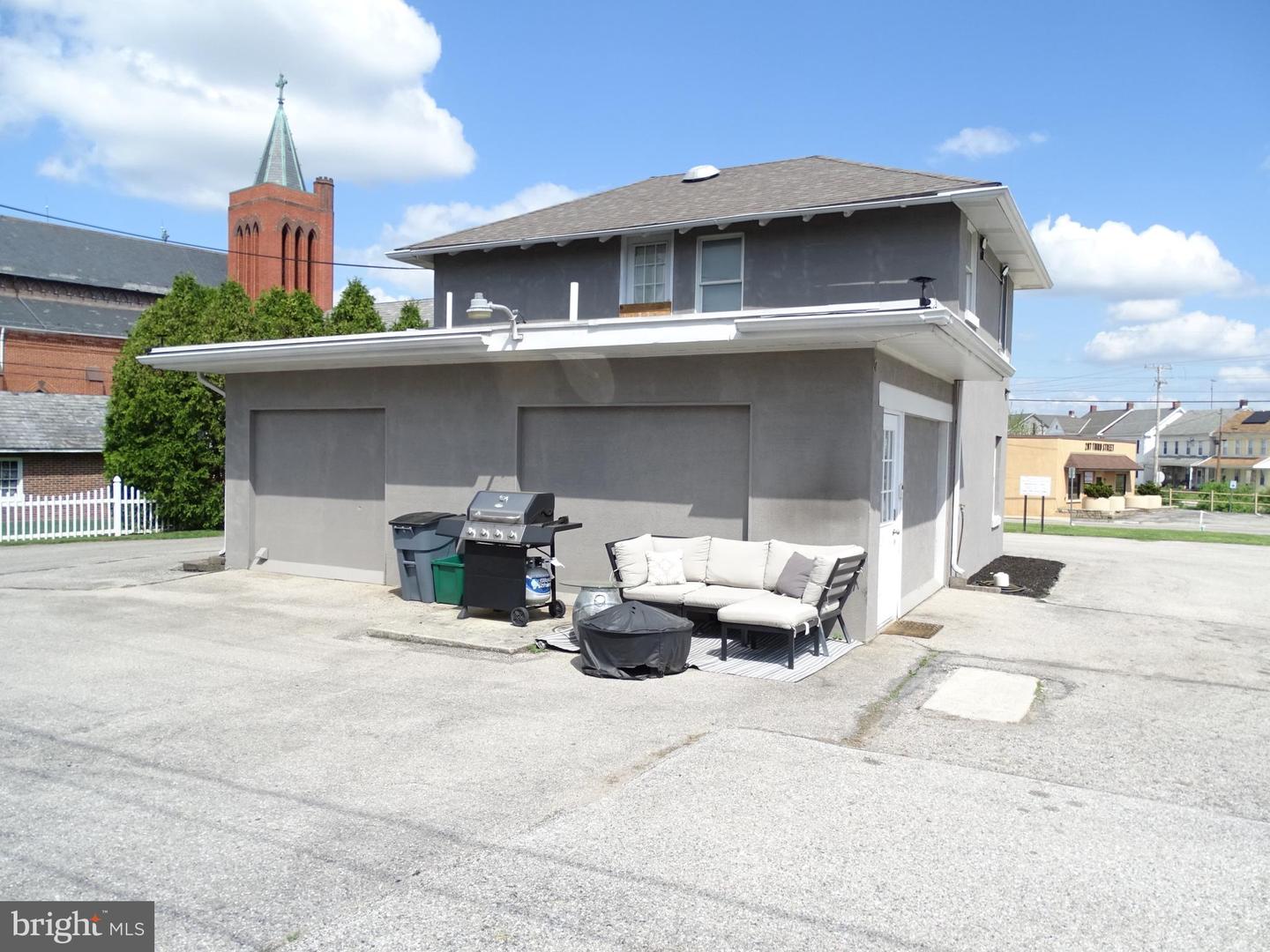 206 3rd St Property Photo 17