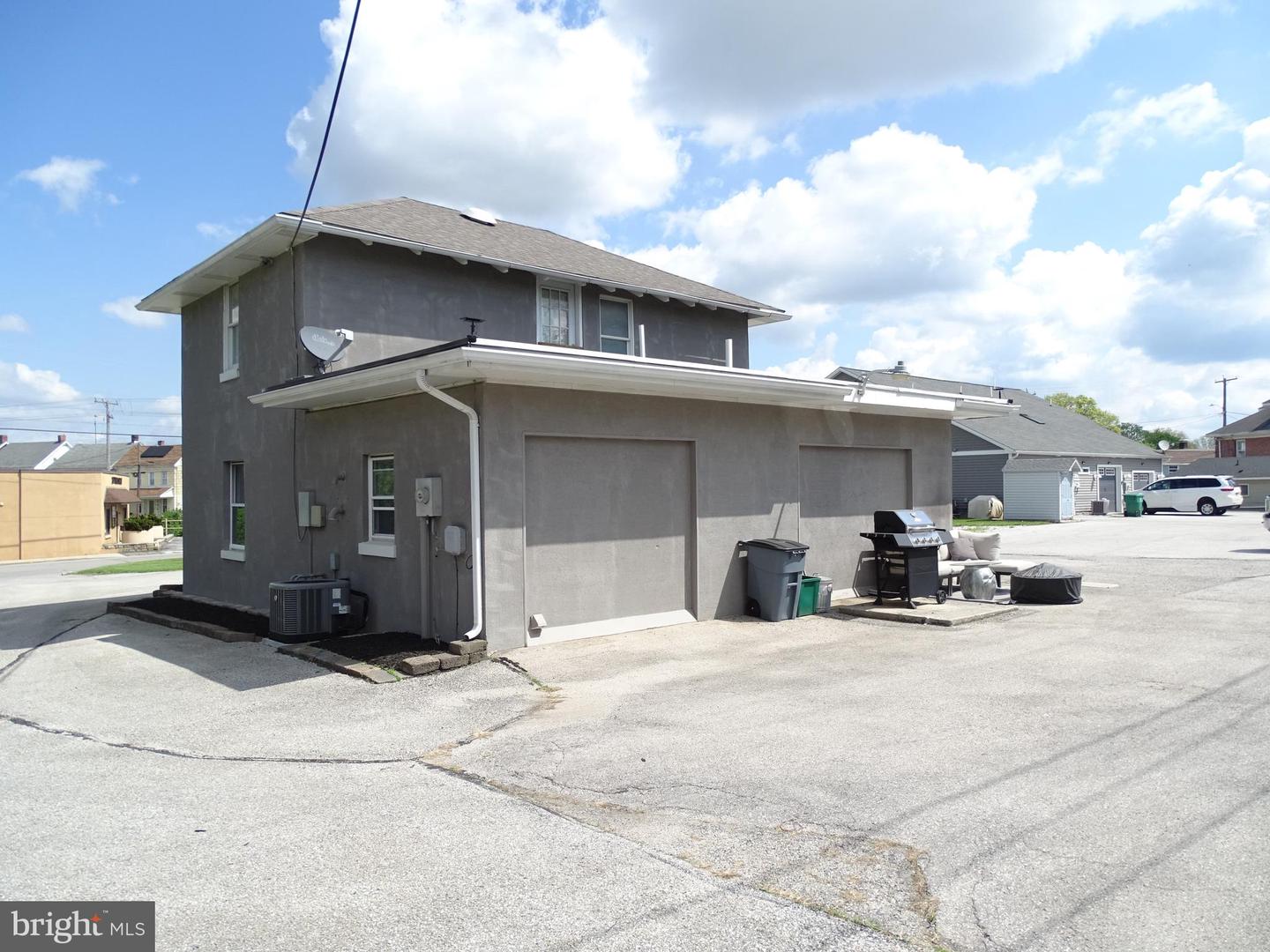 206 3rd St Property Photo 18