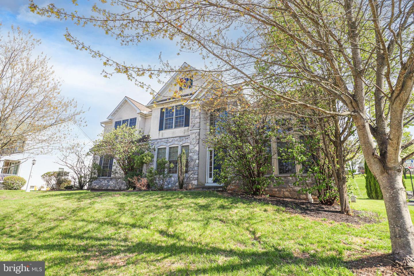 2730 Woodspring Dr Property Photo 3