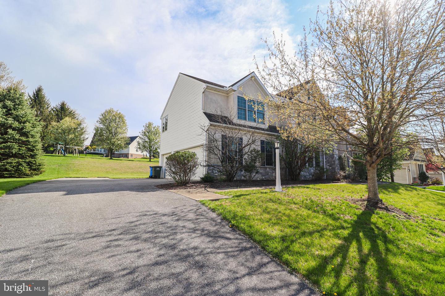 2730 Woodspring Dr Property Photo 4