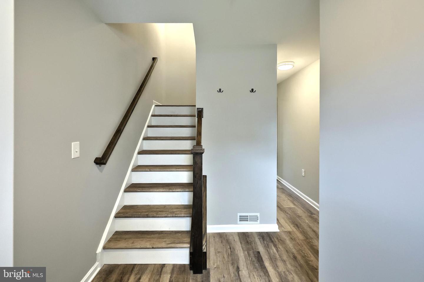 242 Hudson Blvd Property Photo 3