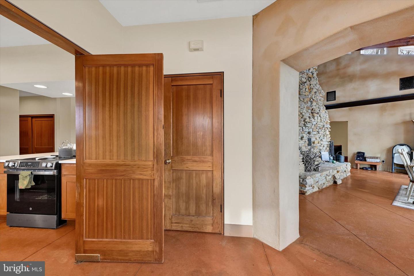 8272 Woodbine Rd Property Photo 6