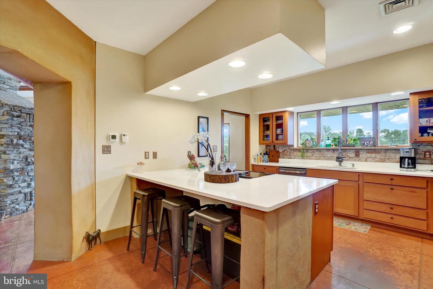 8272 Woodbine Rd Property Photo 9