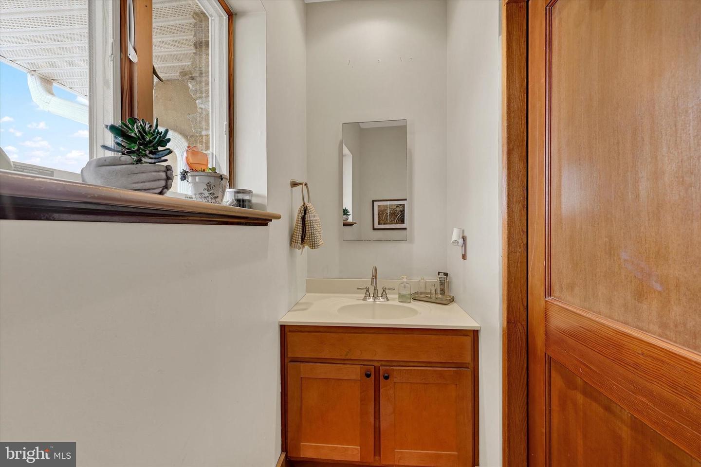 8272 Woodbine Rd Property Photo 28
