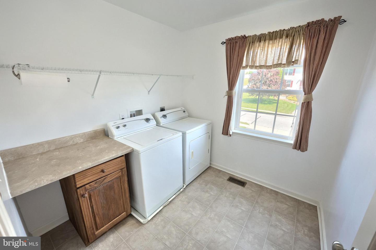 425 Lakeview Dr Property Photo 36