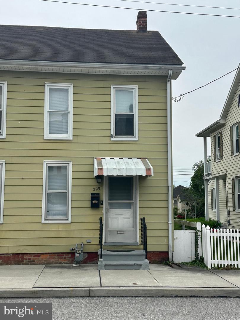 229 Locust St Property Photo 2